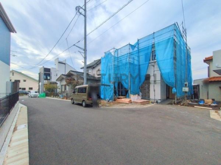 �_�ސ쌧������s���c1���ڂ̐V�z��ˌ��Ă̑O�ʓ��H�܂ތ��n�ʐ^