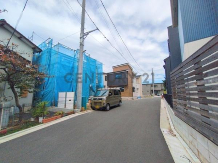 �_�ސ쌧������s���c1���ڂ̐V�z��ˌ��Ă̑O�ʓ��H�܂ތ��n�ʐ^