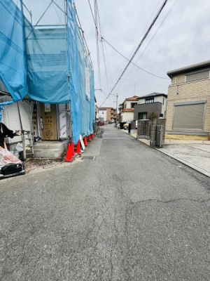 �_�ސ쌧������s����3���ڂ̐V�z��ˌ��Ă̑O�ʓ��H�܂ތ��n�ʐ^