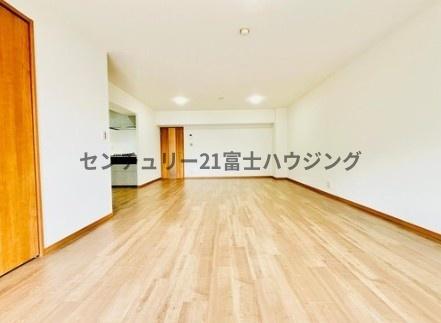 �_�ސ쌧���q�s���{�̒��Ã}���V�����̃��r���O