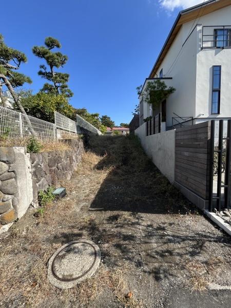 �_�ސ쌧������s���C��3���ڂ̓y�n�̑O�ʓ��H�܂ތ��n�ʐ^