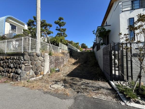 �_�ސ쌧������s���C��3���ڂ̓y�n�̑O�ʓ��H�܂ތ��n�ʐ^