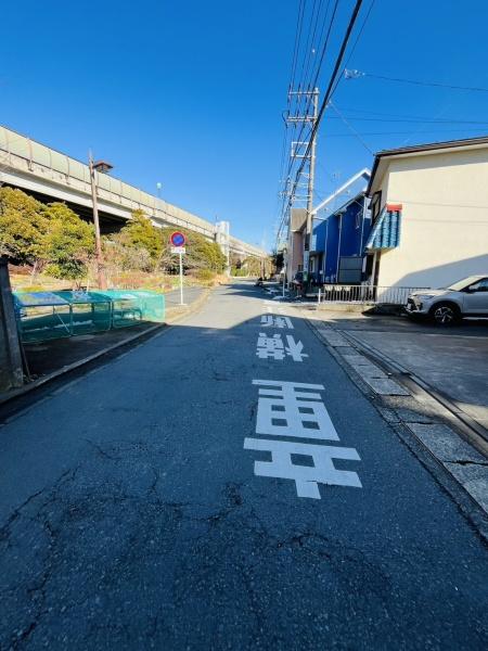 �_�ސ쌧������s�H��1���ڂ̒��È�ˌ��Ă̑O�ʓ��H�܂ތ��n�ʐ^