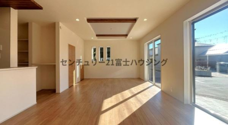 _ސ쌧sc3ڂ̐VzˌẴrO