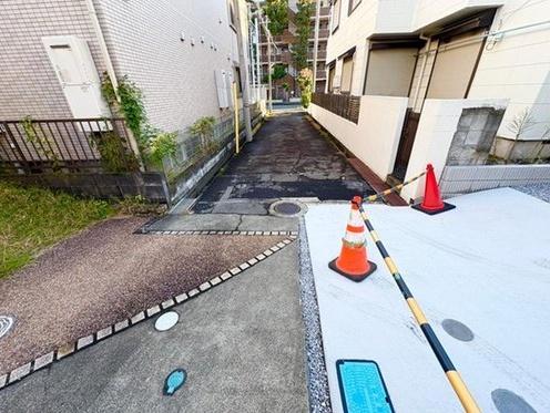 �_�ސ쌧���ˎs���d�璬�̐V�z��ˌ��Ă̑O�ʓ��H�܂ތ��n�ʐ^