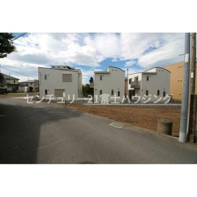 �_�ސ쌧������s�Ï��̓y�n�̑O�ʓ��H�܂ތ��n�ʐ^