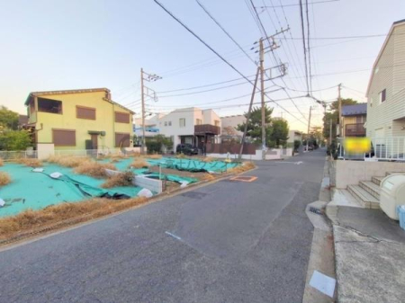 �_�ސ쌧����s����������2���ڂ̓y�n�̑O�ʓ��H�܂ތ��n�ʐ^