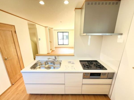 �_�ސ쌧����s�{��3���ڂ̐V�z��ˌ��ẴL�b�`��