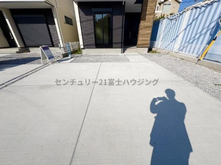 �_�ސ쌧������s����2���ڂ̐V�z��ˌ��Ă̒��ԏ�