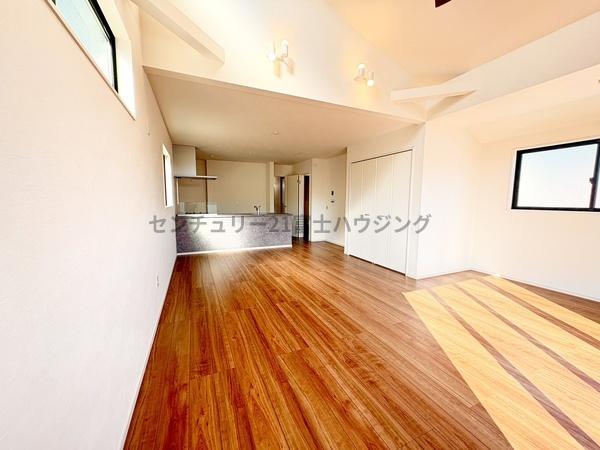 �_�ސ쌧������s����2���ڂ̐V�z��ˌ��Ẵ��r���O