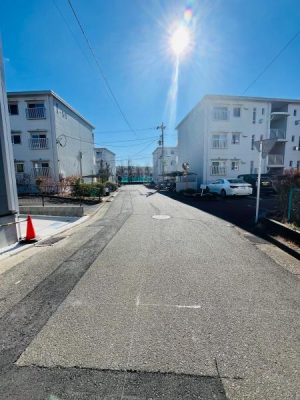 �_�ސ쌧������s�����u2���ڂ̐V�z��ˌ��Ă̑O�ʓ��H�܂ތ��n�ʐ^