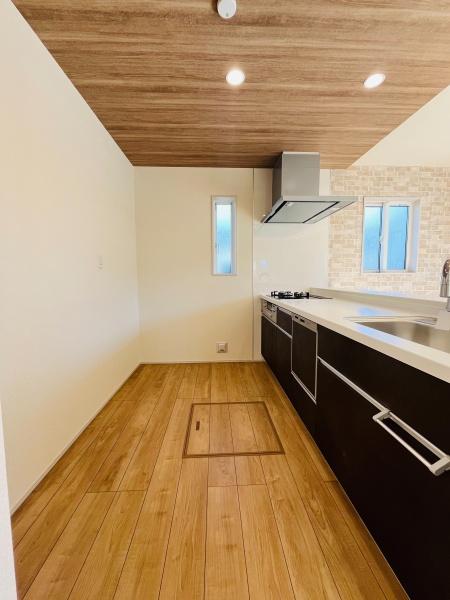 �_�ސ쌧������s�����u2���ڂ̐V�z��ˌ��ẴL�b�`��