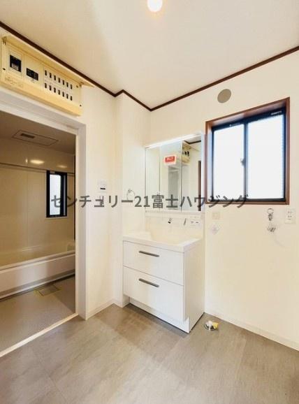 _ސ쌧s4ڂ̒ÈˌĂ̐ʑEʏ