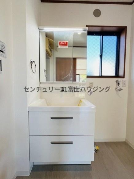 _ސ쌧s4ڂ̒ÈˌĂ̐ʑEʏ