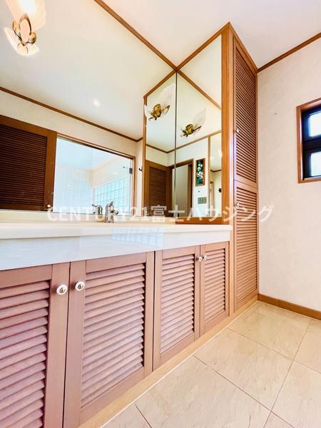 _ސ쌧qsKl5ڂ̒ÈˌĂ̐ʑEʏ