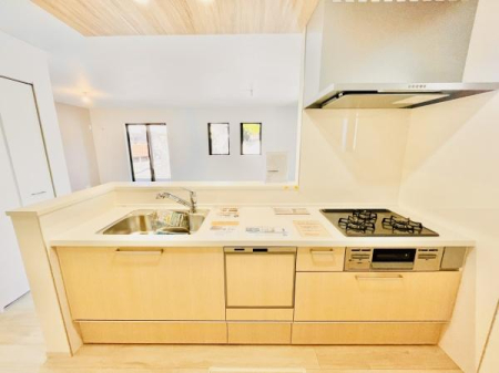 �_�ސ쌧���ˎs�K���̐V�z��ˌ��ẴL�b�`��