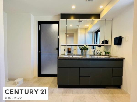 �_�ސ쌧����s�����C��3���ڂ̒��Ã}���V�����̐��ʑ�E���ʏ�