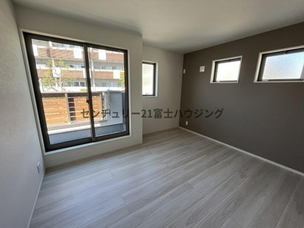 �_�ސ쌧������s���5���ڂ̐V�z��ˌ��Ă̎q������