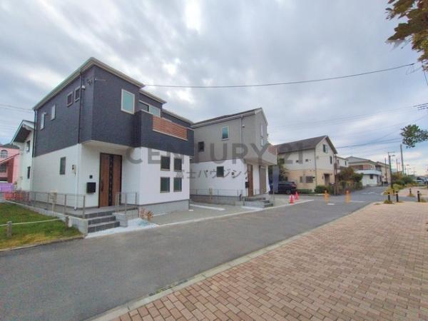 �_�ސ쌧������s���5���ڂ̐V�z��ˌ��Ă̑O�ʓ��H�܂ތ��n�ʐ^