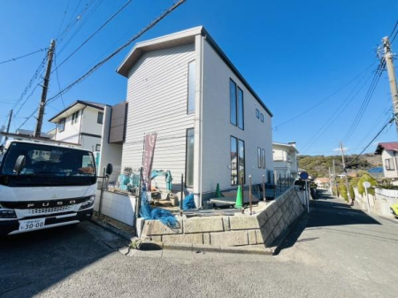 �_�ސ쌧���q�s�����K�l��2���ڂ̐V�z��ˌ��Ă̑O�ʓ��H�܂ތ��n�ʐ^