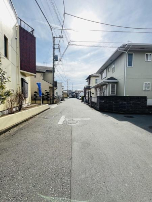 �_�ސ쌧������s�l�V���̒��È�ˌ��Ă̑O�ʓ��H�܂ތ��n�ʐ^