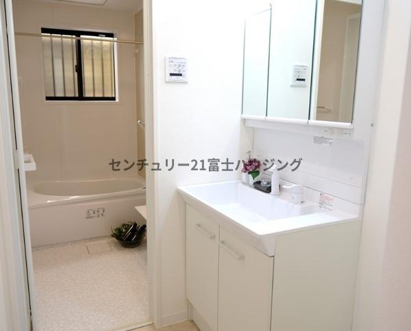 _ސ쌧slV̒ÈˌĂ̐ʑEʏ