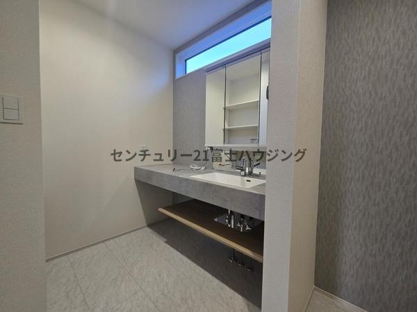 _ސ쌧sҊ̐VzˌĂ̐ʑEʏ