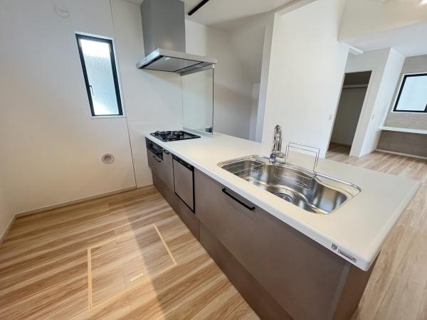 �_�ސ쌧������s���C�ݓ�4���ڂ̐V�z��ˌ��ẴL�b�`��