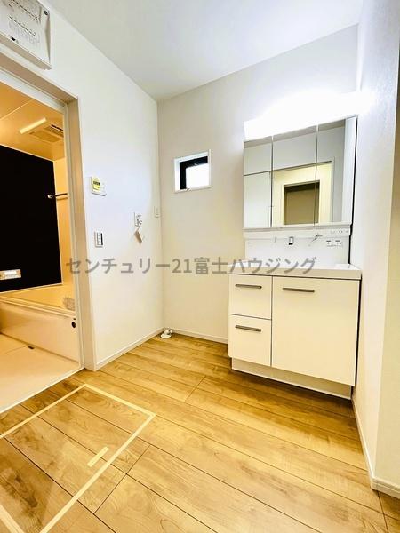 _ސ쌧s̐VzˌĂ̐ʑEʏ