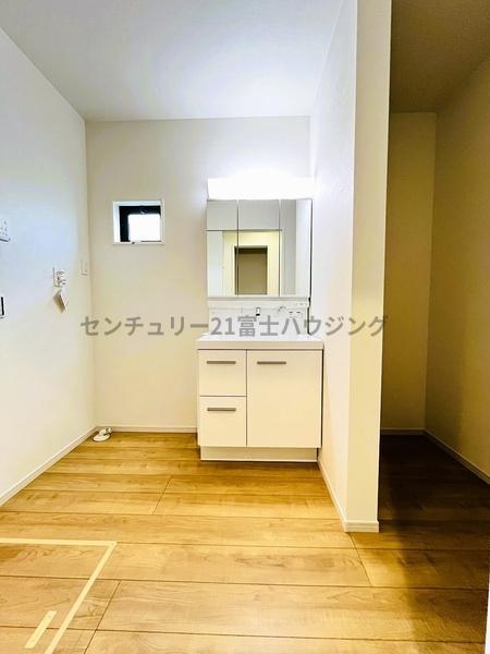 _ސ쌧s̐VzˌĂ̐ʑEʏ