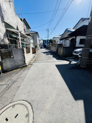 �_�ސ쌧������s���c3���ڂ̒��È�ˌ��Ă̑O�ʓ��H�܂ތ��n�ʐ^