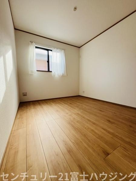 �_�ސ쌧������s����4���ڂ̐V�z��ˌ��Ă̎q������