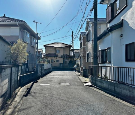 �_�ސ쌧������s�����̒��È�ˌ��Ă̑O�ʓ��H�܂ތ��n�ʐ^