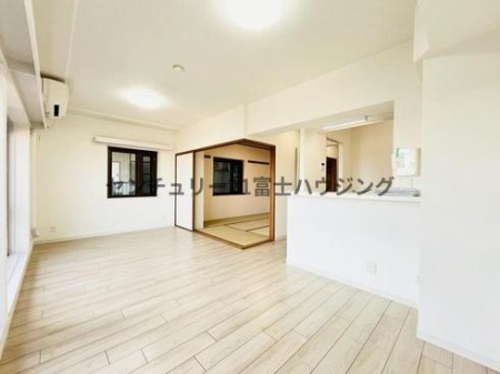 �_�ސ쌧����s���3���ڂ̒��Ã}���V�����̃��r���O