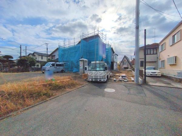 �_�ސ쌧������s���Z���̐V�z��ˌ��Ă̑O�ʓ��H�܂ތ��n�ʐ^