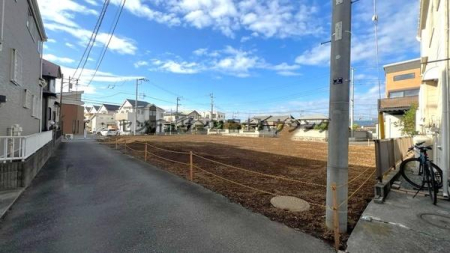 �_�ސ쌧������s�����̓y�n�̑O�ʓ��H�܂ތ��n�ʐ^