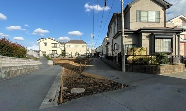 �_�ސ쌧������s�����̓y�n�̑O�ʓ��H�܂ތ��n�ʐ^