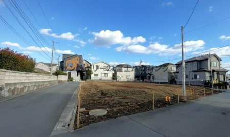 �_�ސ쌧������s�����̓y�n�̑O�ʓ��H�܂ތ��n�ʐ^