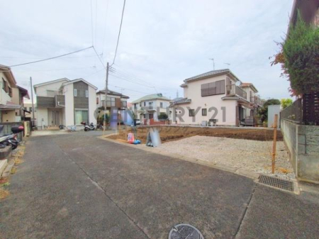 �_�ސ쌧������s����3���ڂ̐V�z��ˌ��Ă̑O�ʓ��H�܂ތ��n�ʐ^