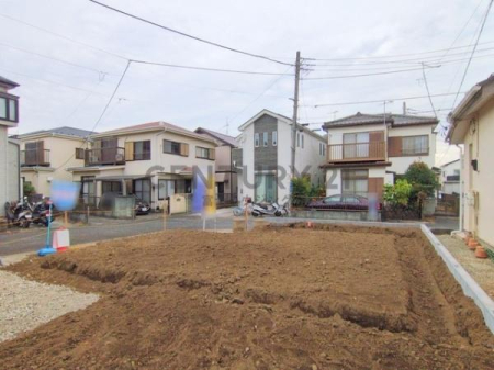 �_�ސ쌧������s����3���ڂ̐V�z��ˌ��Ă̑O�ʓ��H�܂ތ��n�ʐ^