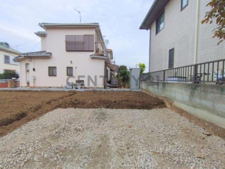 �_�ސ쌧������s����3���ڂ̐V�z��ˌ��Ă̑O�ʓ��H�܂ތ��n�ʐ^