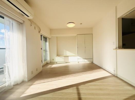 �_�ސ쌧����s����̒��Ã}���V�����̃��r���O