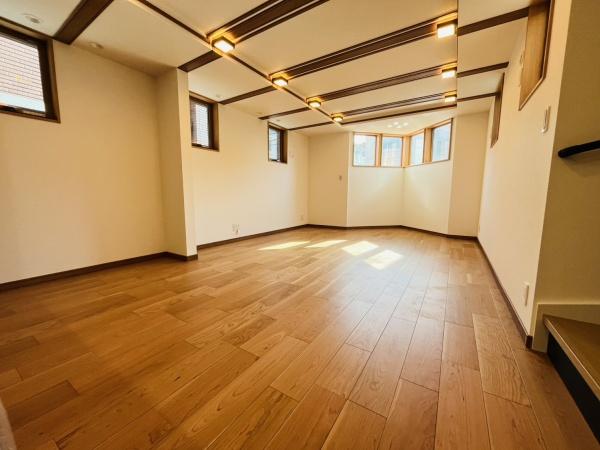 �_�ސ쌧������s�l�|3���ڂ̐V�z��ˌ��Ẵ��r���O