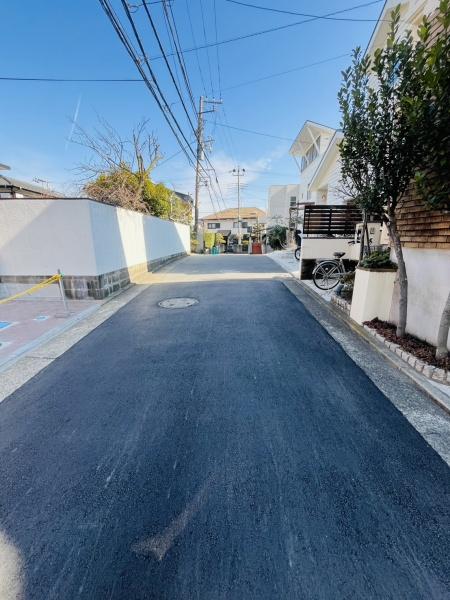 �_�ސ쌧������s�l�|3���ڂ̐V�z��ˌ��Ă̑O�ʓ��H�܂ތ��n�ʐ^