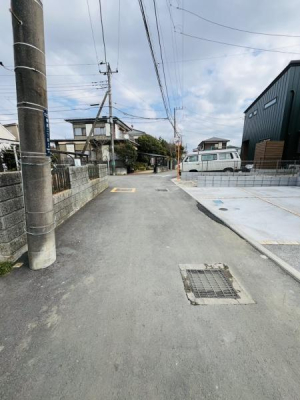 �_�ސ쌧������s����2���ڂ̐V�z��ˌ��Ă̑O�ʓ��H�܂ތ��n�ʐ^