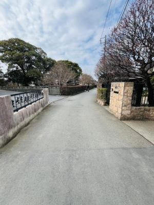 �_�ސ쌧������s����2���ڂ̐V�z��ˌ��Ă̑O�ʓ��H�܂ތ��n�ʐ^