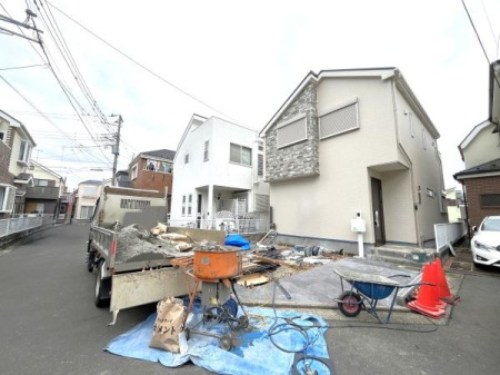 �_�ސ쌧������s�����u2���ڂ̐V�z��ˌ��Ă̑O�ʓ��H�܂ތ��n�ʐ^