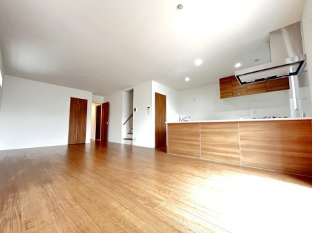 �_�ސ쌧������s�����u2���ڂ̐V�z��ˌ��Ẵ��r���O