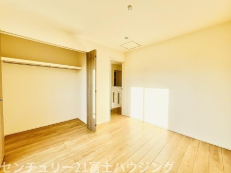 �_�ސ쌧����s�����̐V�z��ˌ��Ă̎q������