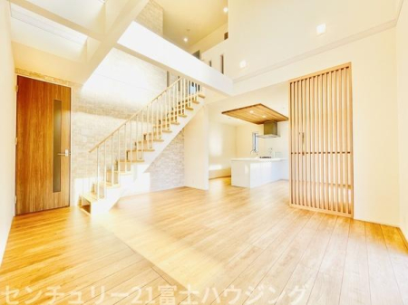 �_�ސ쌧����s�����̐V�z��ˌ��Ẵ��r���O